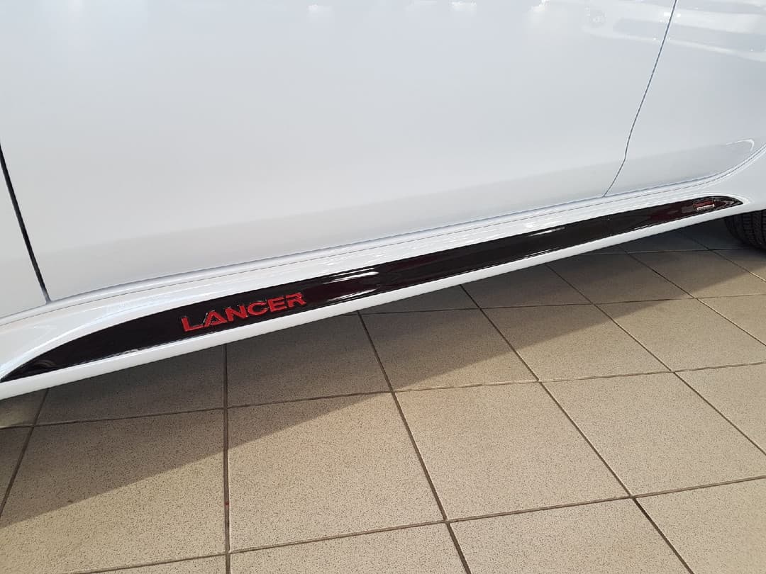 Rocker Trims A for 2008-2010 Mitsubishi Lancer