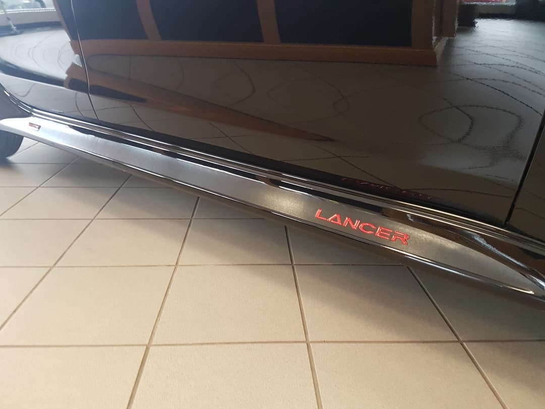 Rocker Trims A for 2008-2010 Mitsubishi Lancer